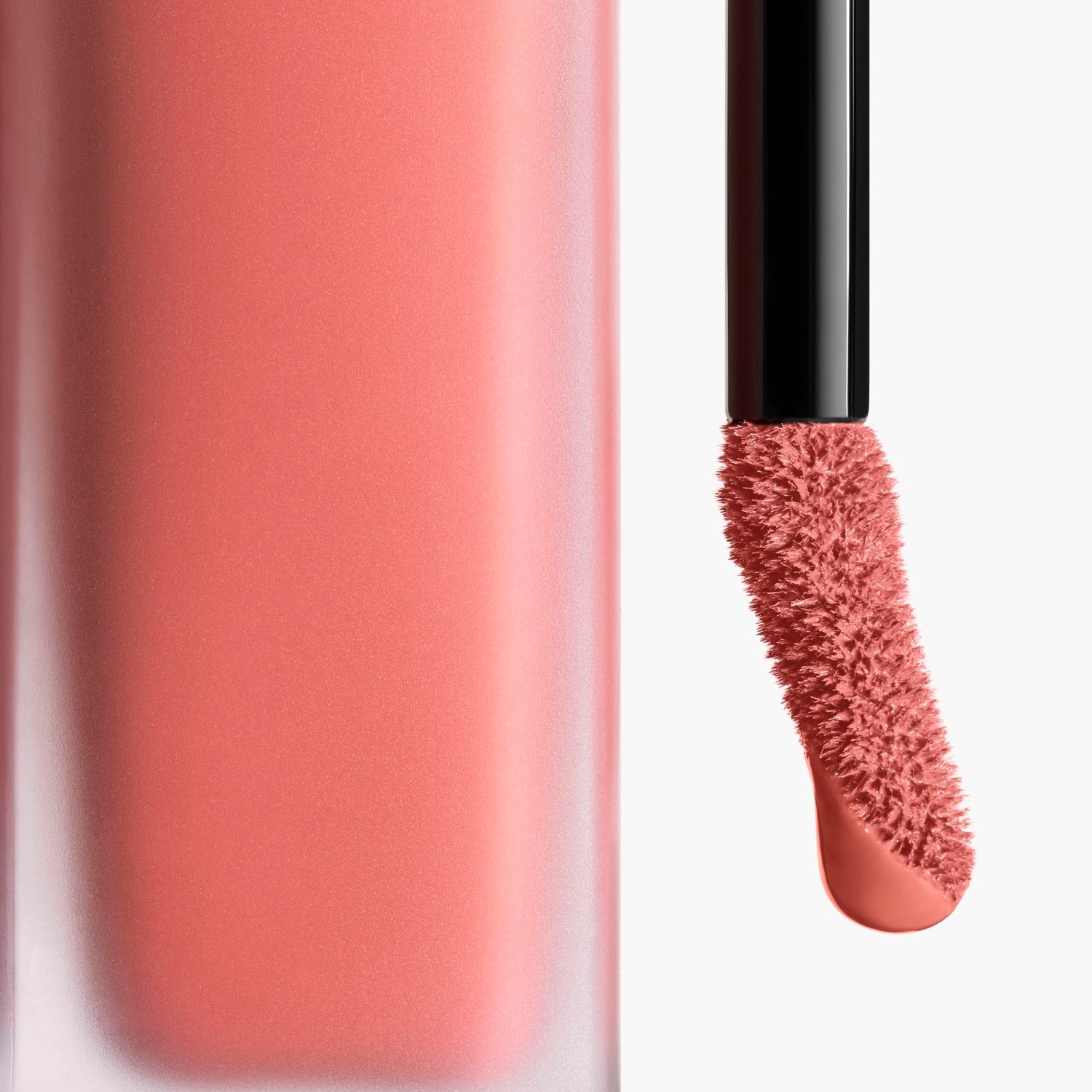 LA BARRA DE LABIOS LÍQUIDA MATE INTENSA DE LARGA DURACIÓN